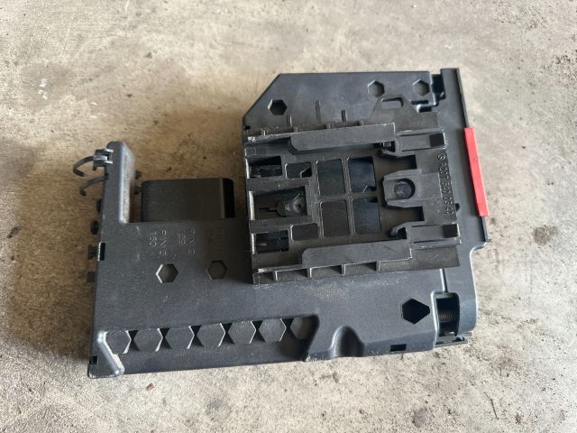 bontott MERCEDES-BENZ C-CLASS Biztosítéktábla Motortér