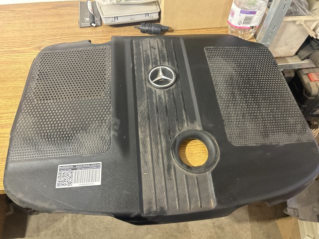 bontott MERCEDES-BENZ C-CLASS Felső Motorburkolat