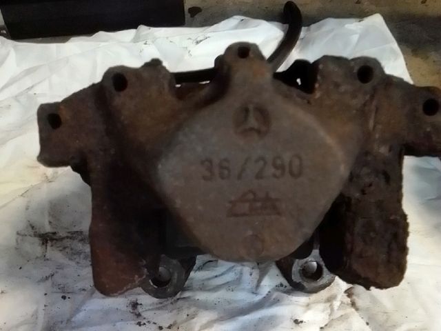 bontott MERCEDES-BENZ C-CLASS Bal hátsó Féknyereg Munkahengerrel