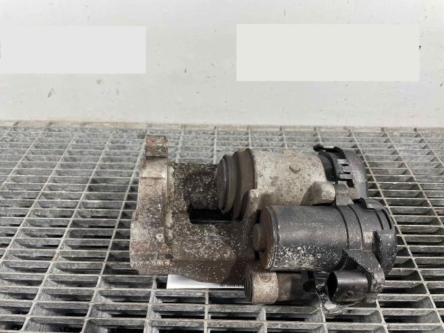 bontott MERCEDES-BENZ C-CLASS Bal hátsó Féknyereg Munkahengerrel