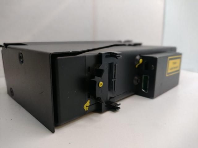 bontott MERCEDES-BENZ C-CLASS CD / DVD Tár