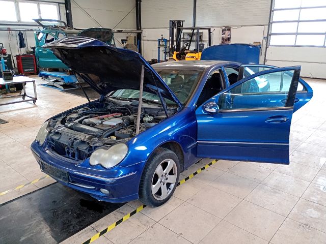 bontott MERCEDES-BENZ C-CLASS Csomagtér Nyitó Kar / Gomb