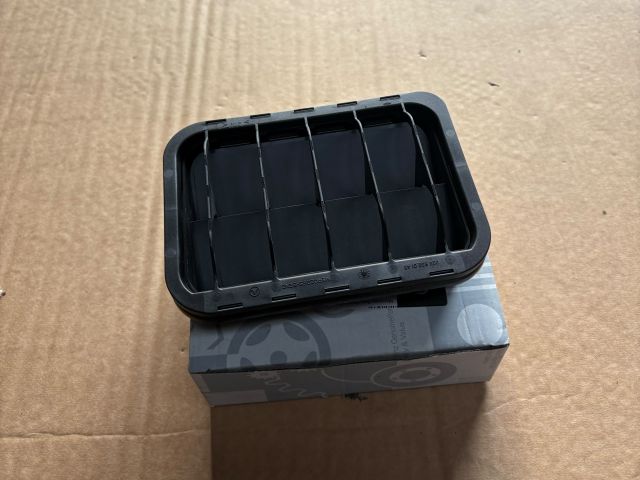 bontott MERCEDES-BENZ C-CLASS Csomagtér Szellőző Hátsó