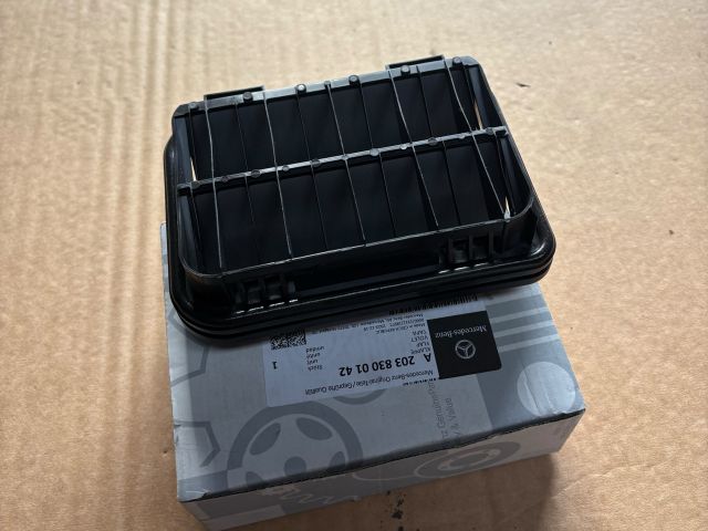 bontott MERCEDES-BENZ C-CLASS Csomagtér Szellőző Hátsó