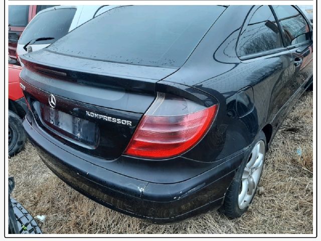 bontott MERCEDES-BENZ C-CLASS Csomagtérajtó Burkolat Alsó