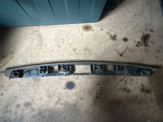 bontott MERCEDES-BENZ C-CLASS Csomagtérajtó Díszléc