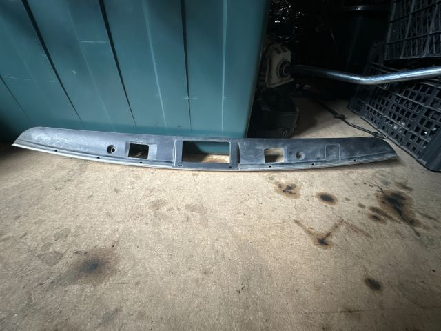 bontott MERCEDES-BENZ C-CLASS Csomagtérajtó Díszléc