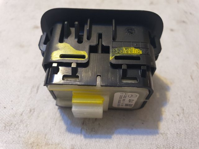 bontott MERCEDES-BENZ C-CLASS Csomagtérajtó Kapcsoló