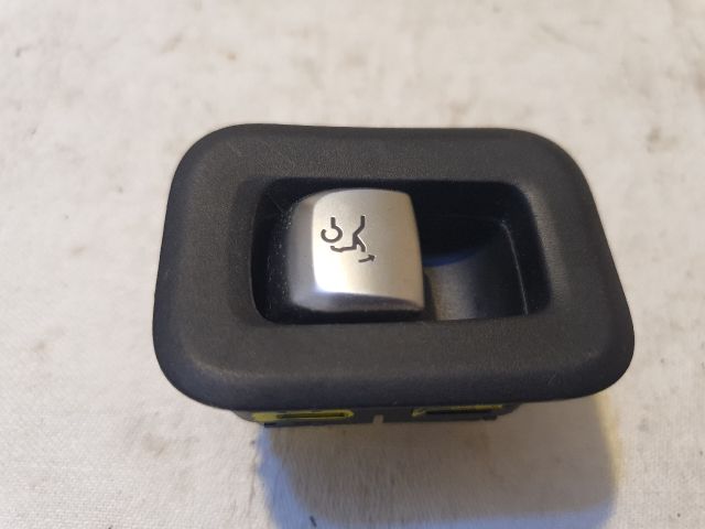 bontott MERCEDES-BENZ C-CLASS Csomagtérajtó Kapcsoló