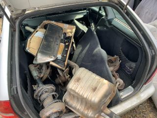 bontott MERCEDES-BENZ C-CLASS Csomagtérajtó Kárpit