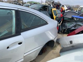 bontott MERCEDES-BENZ C-CLASS Csomagtérajtó Kárpit