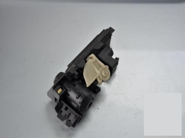 bontott MERCEDES-BENZ C-CLASS Csomagtérajtó Kilincs