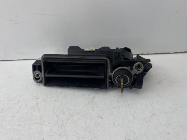 bontott MERCEDES-BENZ C-CLASS Csomagtérajtó Kilincs