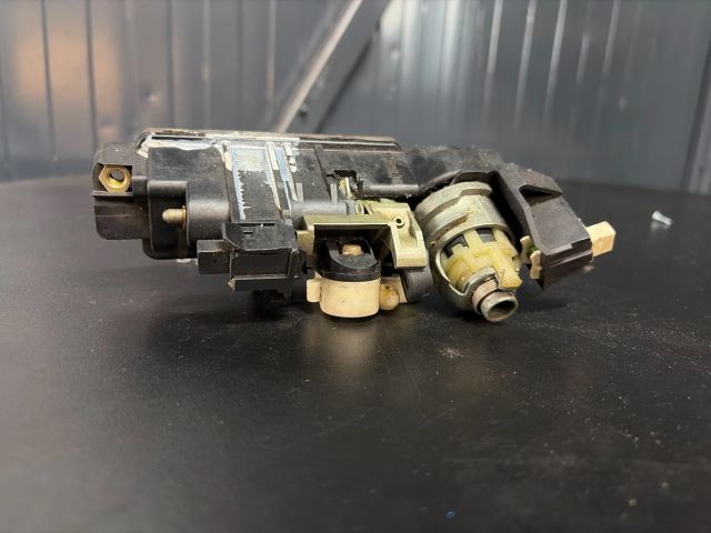 bontott MERCEDES-BENZ C-CLASS Csomagtérajtó Kilincs