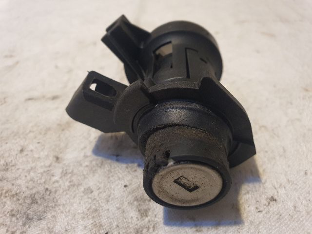 bontott MERCEDES-BENZ C-CLASS Csomagtérajtó Zárbetét