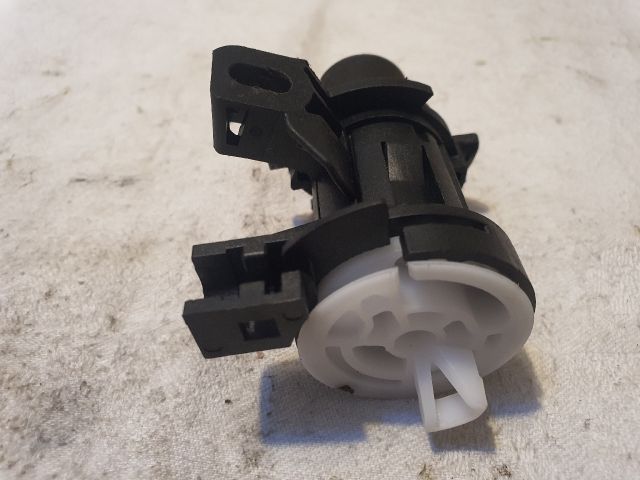 bontott MERCEDES-BENZ C-CLASS Csomagtérajtó Zárbetét