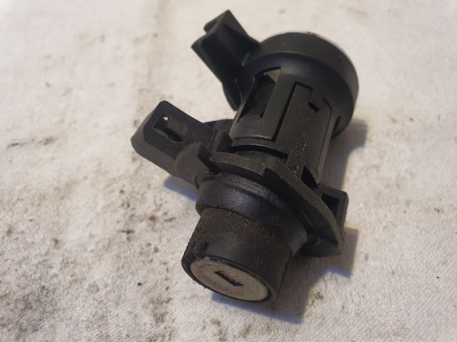 bontott MERCEDES-BENZ C-CLASS Csomagtérajtó Zárbetét