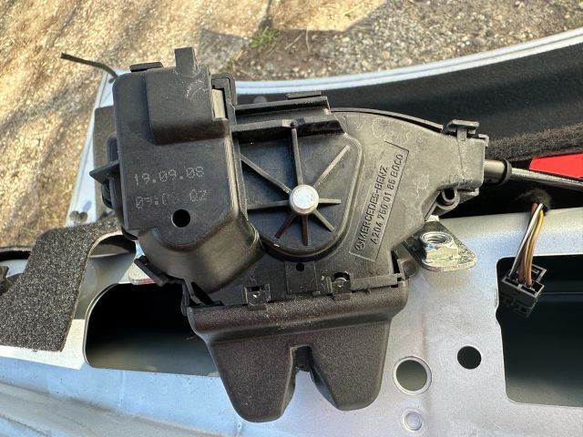 bontott MERCEDES-BENZ C-CLASS Csomagtérajtó Zárszerkezet