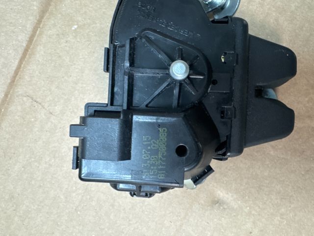 bontott MERCEDES-BENZ C-CLASS Csomagtérajtó Zárszerkezet