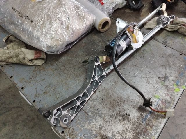 bontott MERCEDES-BENZ C-CLASS Első Ablaktörlő Szerkezet Motorral