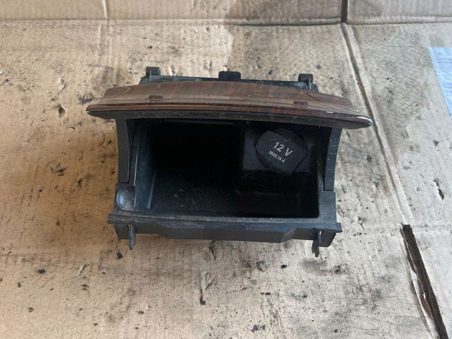 bontott MERCEDES-BENZ C-CLASS Első Hamutartó