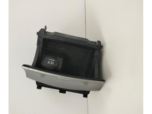 bontott MERCEDES-BENZ C-CLASS Első Hamutartó