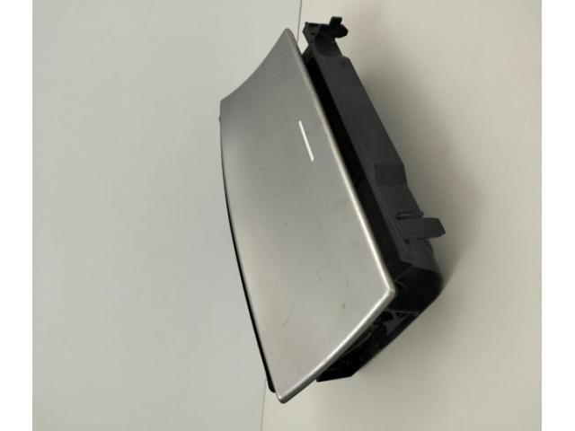 bontott MERCEDES-BENZ C-CLASS Első Hamutartó