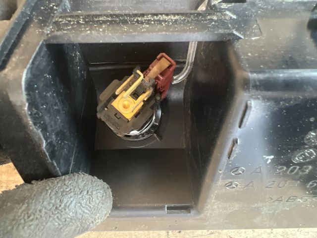 bontott MERCEDES-BENZ C-CLASS Első Hamutartó