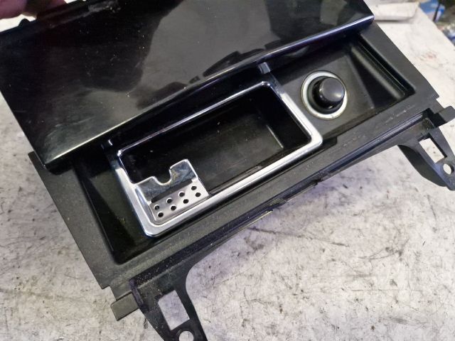 bontott MERCEDES-BENZ C-CLASS Első Hamutartó