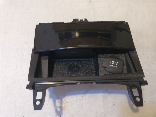 bontott MERCEDES-BENZ C-CLASS Első Hamutartó