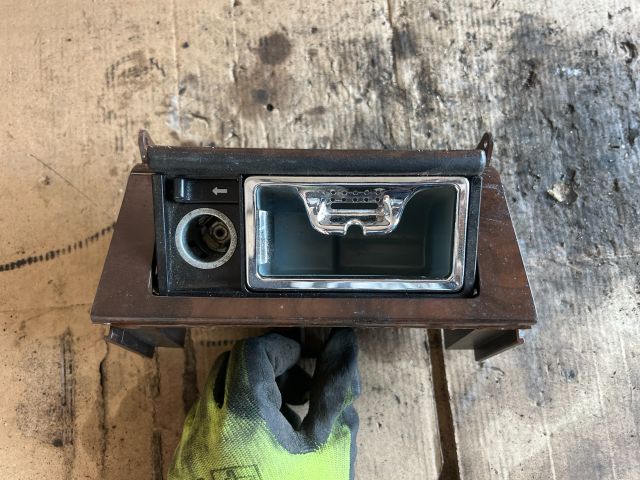 bontott MERCEDES-BENZ C-CLASS Első Hamutartó