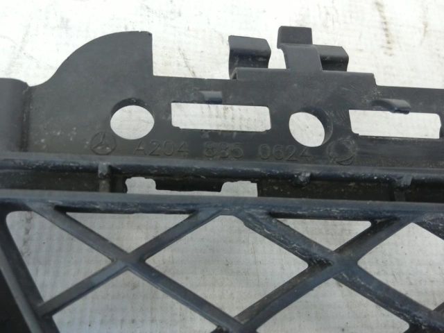 bontott MERCEDES-BENZ C-CLASS Első Lökhárító Alsó Középső Díszrács