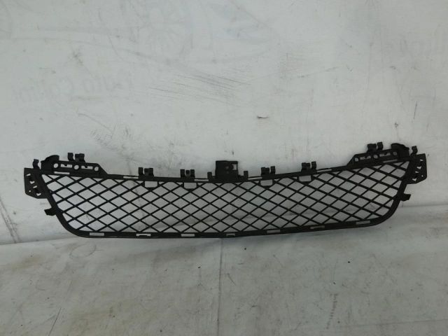 bontott MERCEDES-BENZ C-CLASS Első Lökhárító Alsó Középső Díszrács