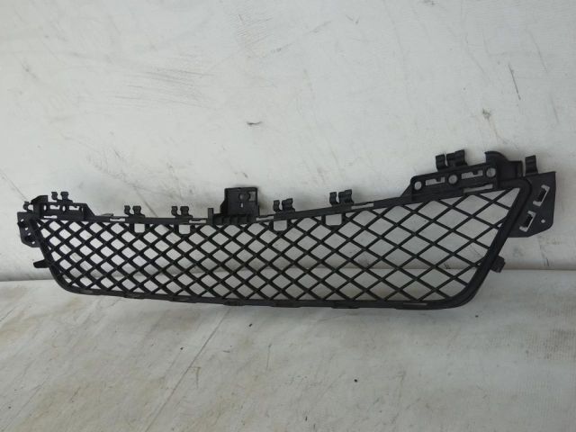 bontott MERCEDES-BENZ C-CLASS Első Lökhárító Alsó Középső Díszrács