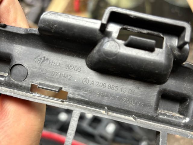 bontott MERCEDES-BENZ C-CLASS Első Lökhárító Alsó (Műanyag)