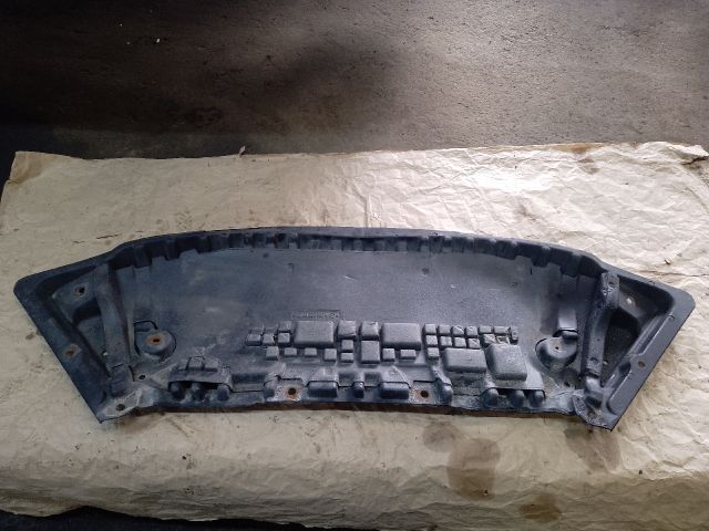 bontott MERCEDES-BENZ C-CLASS Első Lökhárító Alsó (Műanyag)