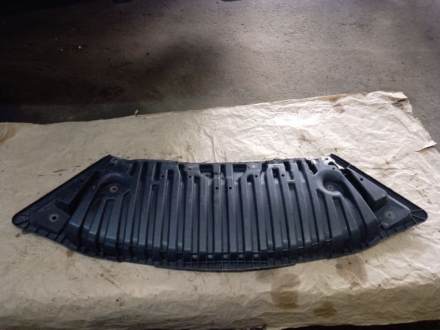 bontott MERCEDES-BENZ C-CLASS Első Lökhárító Alsó (Műanyag)