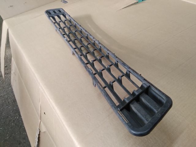 bontott MERCEDES-BENZ C-CLASS Első Lökhárító Alsó (Műanyag)