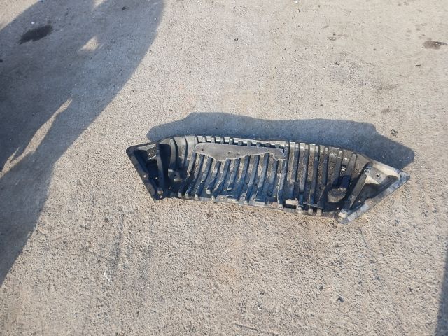 bontott MERCEDES-BENZ C-CLASS Első Lökhárító Alsó Tálca