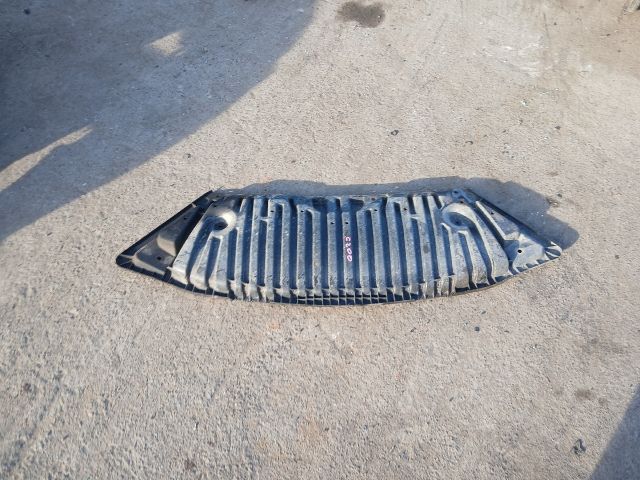 bontott MERCEDES-BENZ C-CLASS Első Lökhárító Alsó Tálca