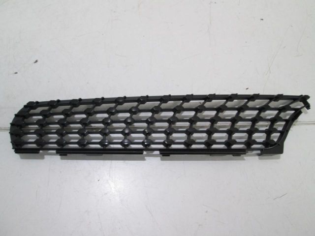 bontott MERCEDES-BENZ C-CLASS Első Lökhárító Jobb Díszrács