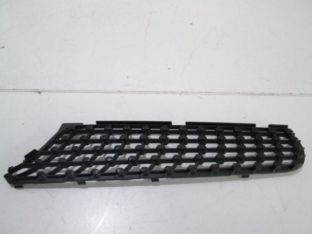 bontott MERCEDES-BENZ C-CLASS Első Lökhárító Jobb Díszrács