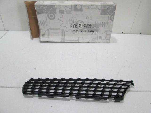 bontott MERCEDES-BENZ C-CLASS Első Lökhárító Jobb Díszrács