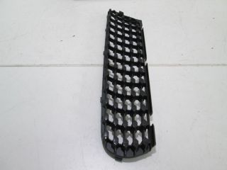 bontott MERCEDES-BENZ C-CLASS Első Lökhárító Jobb Díszrács