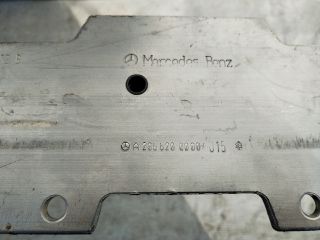 bontott MERCEDES-BENZ C-CLASS Első Lökhárító Merevítő (Fém)