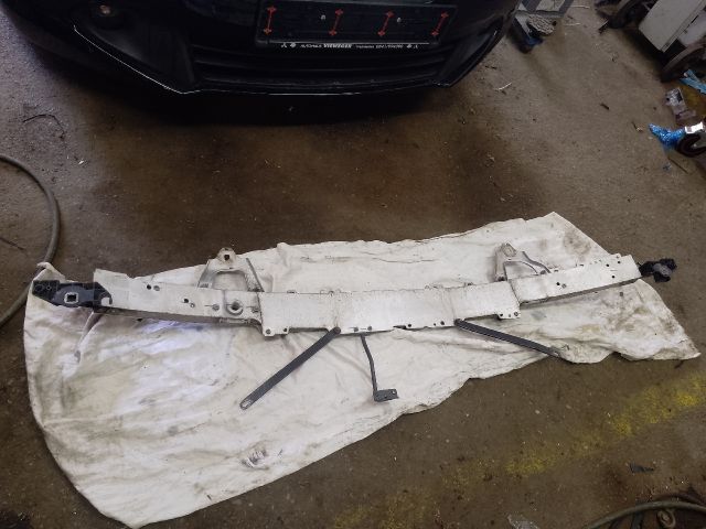 bontott MERCEDES-BENZ C-CLASS Első Lökhárító Merevítő (Fém)