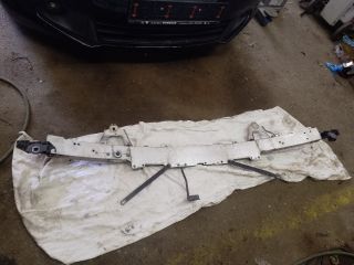 bontott MERCEDES-BENZ C-CLASS Első Lökhárító Merevítő (Fém)