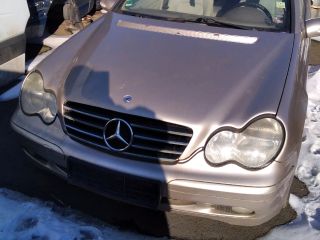 bontott MERCEDES-BENZ C-CLASS Első Lökhárító (Részeivel)