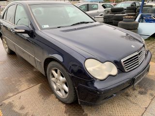 bontott MERCEDES-BENZ C-CLASS Első Lökhárító (Részeivel)