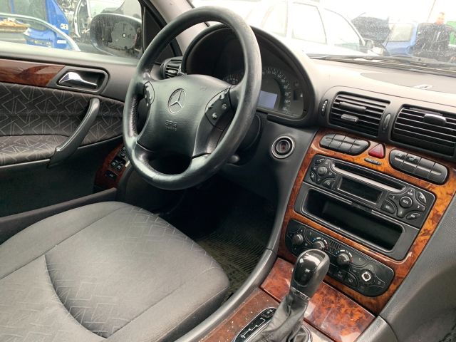 bontott MERCEDES-BENZ C-CLASS Első Lökhárító (Részeivel)